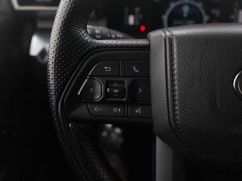 Used 2025 Toyota Tacoma SR5 image 25