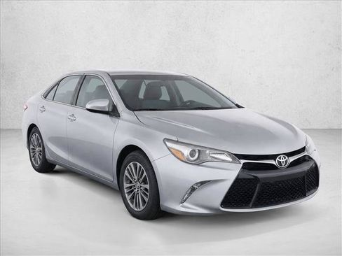 Certified 2017 Toyota Camry SE FWD image 3