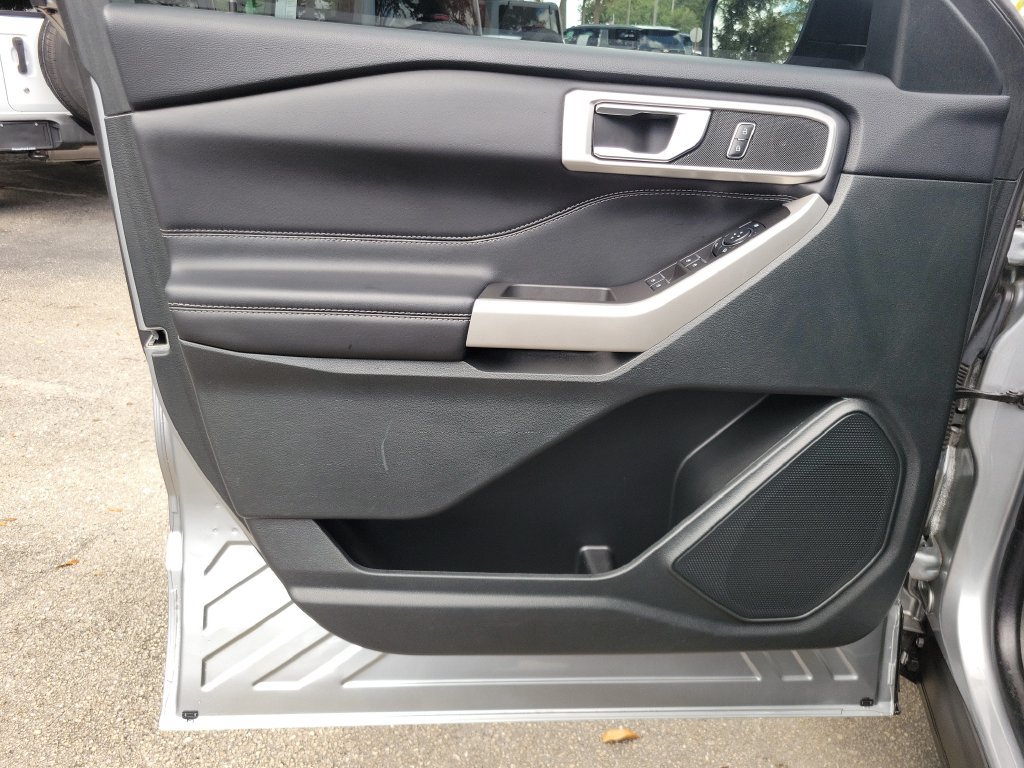 Used 2024 Ford Explorer XLT RWD image 17
