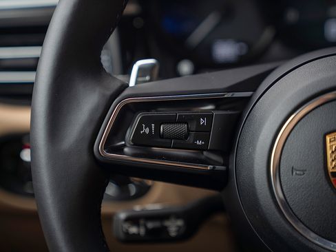 Certified 2026 Porsche Macan AWD/4WD image 7