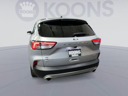 Used 2020 Ford Escape SE image 10