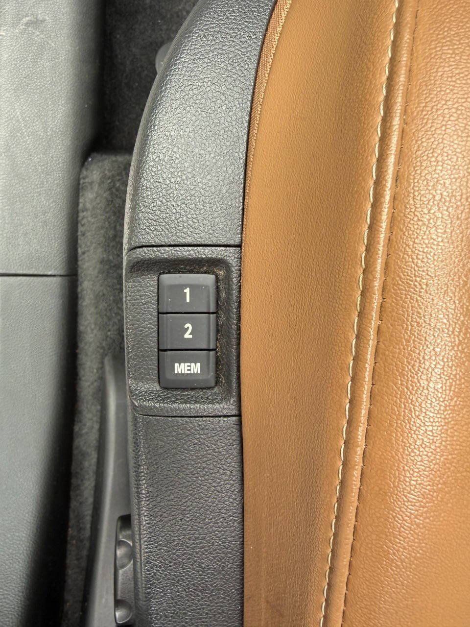 Used 2019 Buick Encore Essence w/ Experience Buick Package AWD/4WD image 18