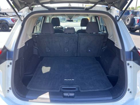 Used 2024 Nissan Rogue S FWD image 11