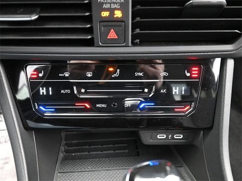 Used 2025 Volkswagen Jetta SE image 14