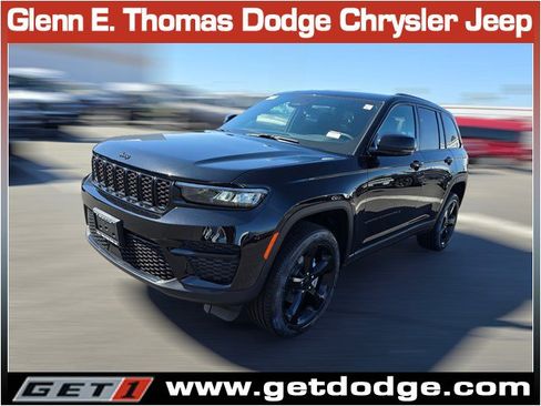 New 2025 Jeep Grand Cherokee Altitude image 3