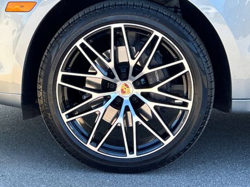Used 2025 Porsche Macan AWD/4WD image 45
