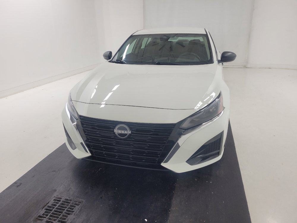 Used 2025 Nissan Altima 2.5 SV FWD image 15