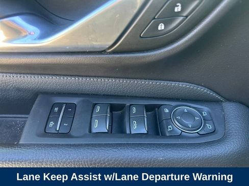 Used 2022 GMC Yukon Denali w/ Denali Premium Package image 33