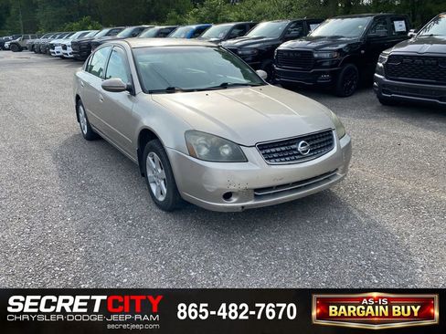 Used 2005 Nissan Altima 2.5 S w/ (S02) Side Airbags Pkg FWD image 3