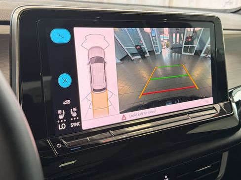 Used 2024 Volkswagen Atlas Cross Sport SE image 24