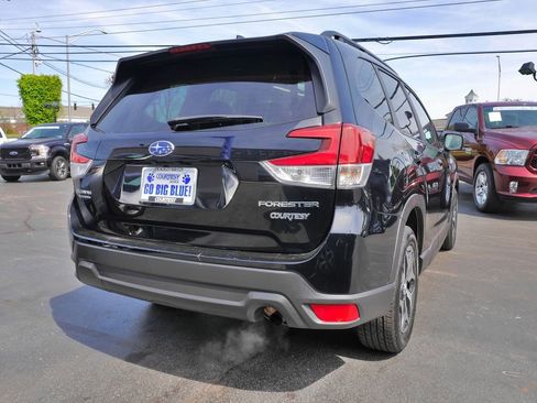 Used 2024 Subaru Forester Premium image 7