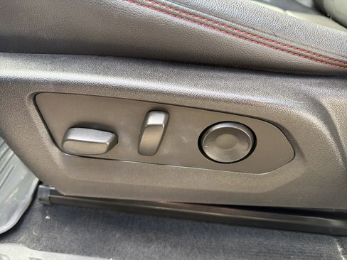 Used 2023 Chevrolet Colorado Z71 w/ Z71 Convenience Package 2 image 10