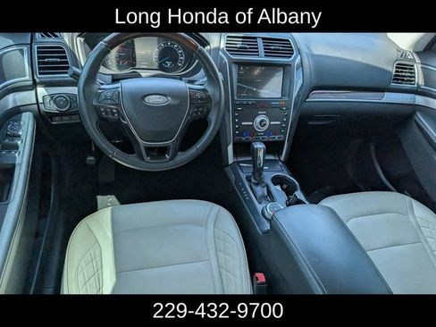 Used 2019 Ford Explorer Platinum AWD/4WD image 18