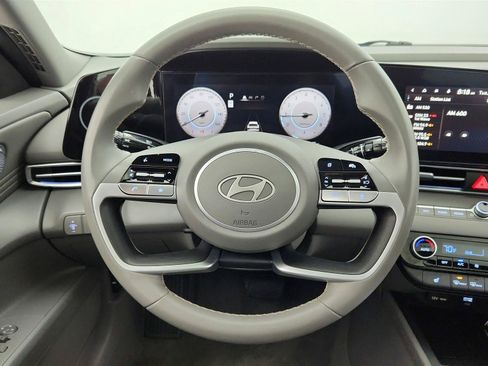 Used 2025 Hyundai Elantra SEL FWD image 29