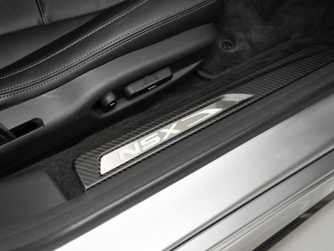 Used 2017 Acura NSX image 33