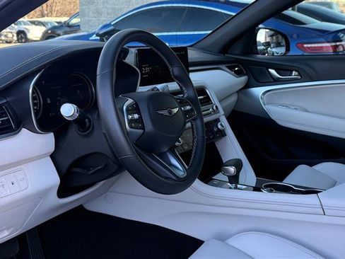 Used 2025 Genesis G70 2.5T image 14