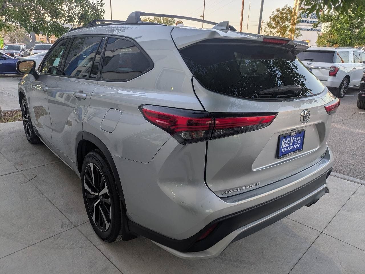 Used 2021 Toyota Highlander XSE FWD image 4