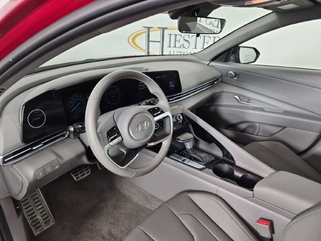 Used 2025 Hyundai Elantra SEL FWD image 19