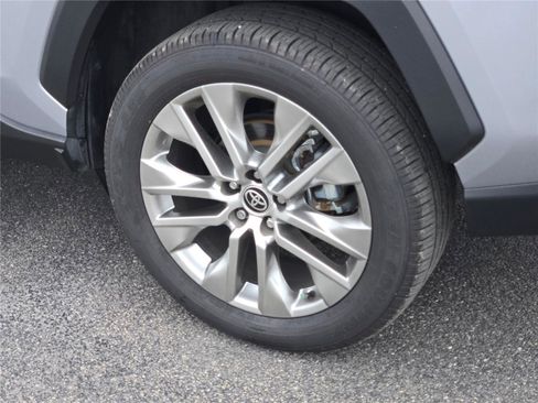 Used 2021 Toyota RAV4 XLE Premium FWD image 18