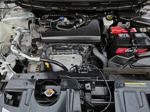 Certified 2018 Nissan Rogue SV image 24