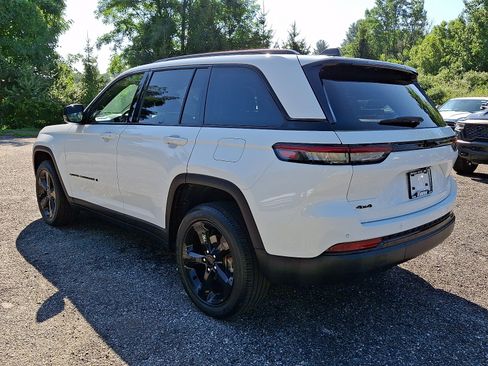 Certified 2023 Jeep Grand Cherokee Altitude AWD/4WD image 4