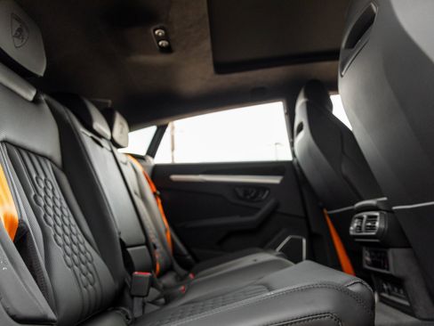 Used 2025 Lamborghini Urus SE image 36