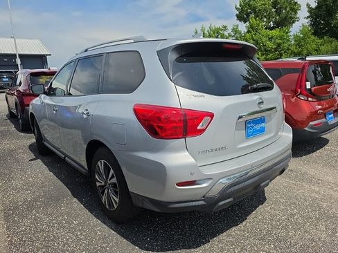 Used 2019 Nissan Pathfinder SV FWD image 4