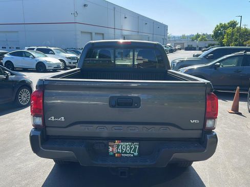 Used 2022 Toyota Tacoma SR5 AWD/4WD image 4