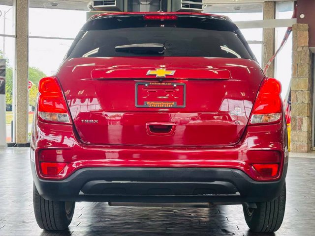 Used 2019 Chevrolet Trax LT w/ LT Convenience Package FWD image 11