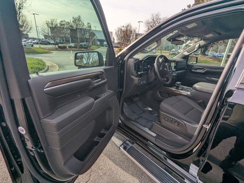 Used 2024 Chevrolet Silverado 1500 LT w/ Z71 Off-Road Package image 8