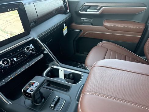 New 2026 GMC Sierra 1500 Denali Ultimate w/ LPO, Black Badging Package AWD/4WD image 24