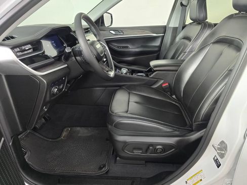 Used 2023 Jeep Grand Cherokee 4WD 4xe image 17