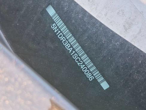Used 2025 Nissan Pathfinder SV FWD image 12