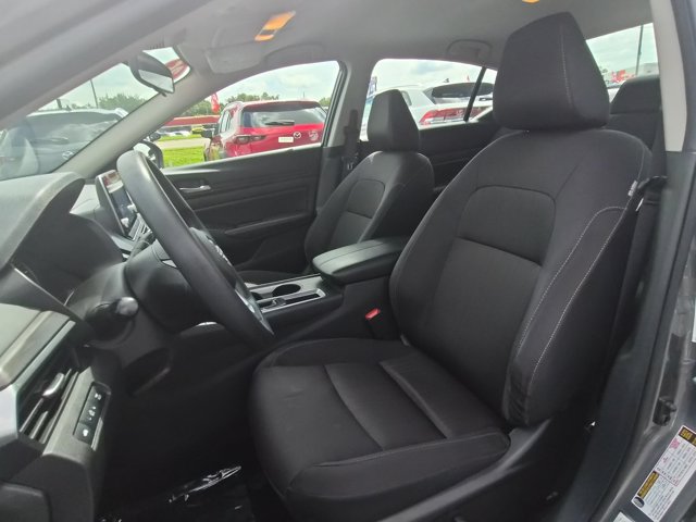 Used 2025 Nissan Altima 2.5 SV FWD image 24