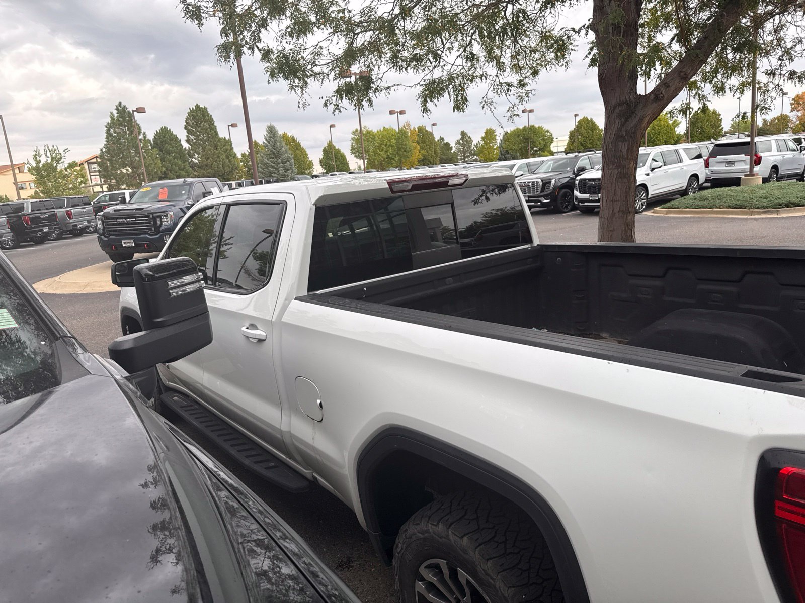 Used 2022 GMC Sierra 1500 AT4 w/ AT4 Preferred Package AWD/4WD image 1