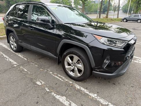 Used 2021 Toyota RAV4 XLE Premium AWD/4WD image 4