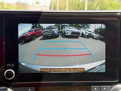 Certified 2024 Toyota Highlander XLE AWD/4WD image 29