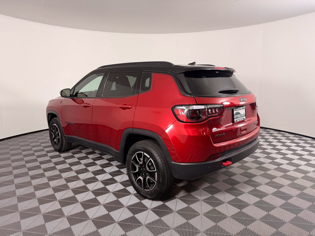 Used 2025 Jeep Compass Trailhawk AWD/4WD image 11