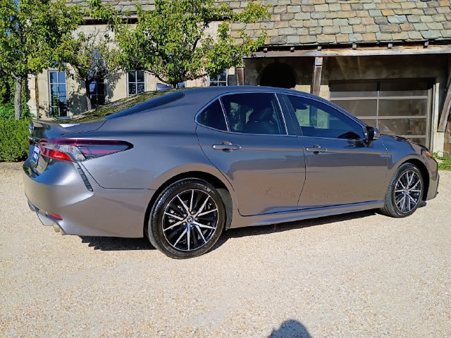 Used 2023 Toyota Camry SE w/ Convenience Package FWD image 11