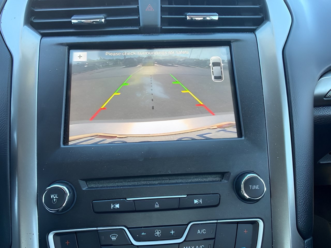 Used 2017 Ford Fusion SE w/ Fusion SE Technology Package FWD image 18