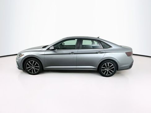 Used 2025 Volkswagen Jetta SE FWD image 4