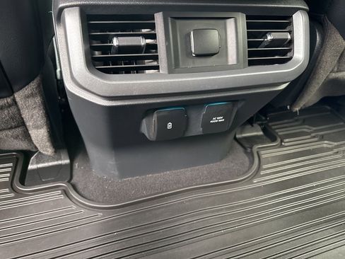 Used 2023 Ford F150 Lariat w/ Trailer Tow Package image 39