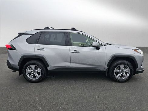 Used 2025 Toyota RAV4 XLE image 6