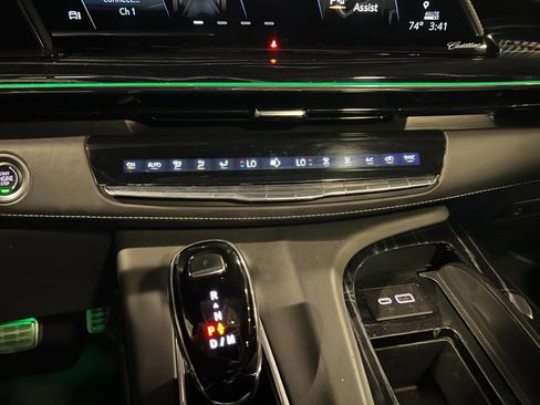 Used 2023 Cadillac Escalade V AWD/4WD image 18