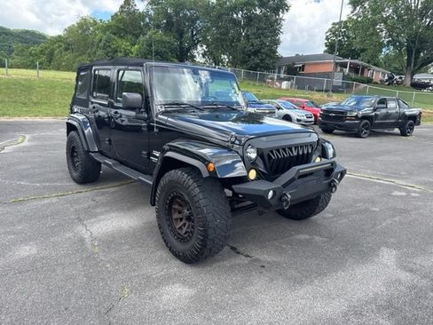 Used 2014 Jeep Wrangler Unlimited Sahara w/ Connectivity Group AWD/4WD image 2