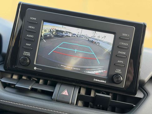 Used 2021 Toyota RAV4 LE AWD/4WD image 30
