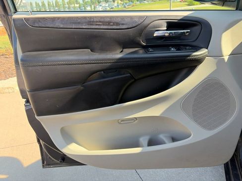 Used 2016 Dodge Grand Caravan American Value Package FWD image 33