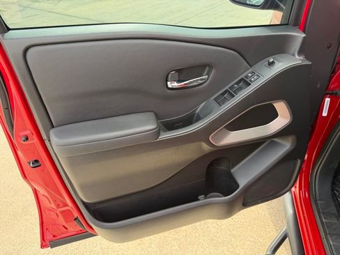 Used 2022 Nissan Frontier SV image 13