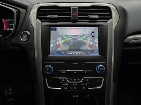 Used 2020 Ford Fusion SE FWD image 26