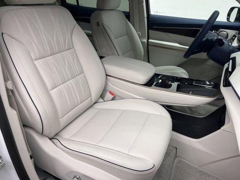 Used 2025 Buick Enclave Avenir image 22